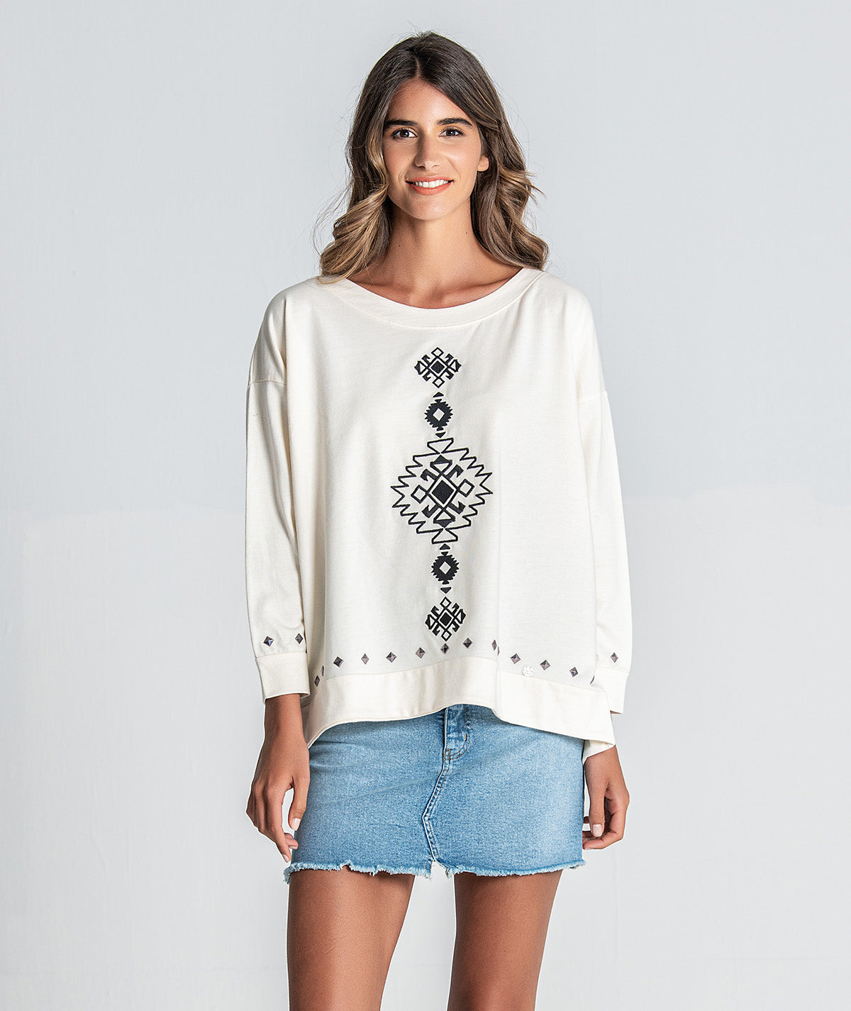 Sweater com bordado étnico F026