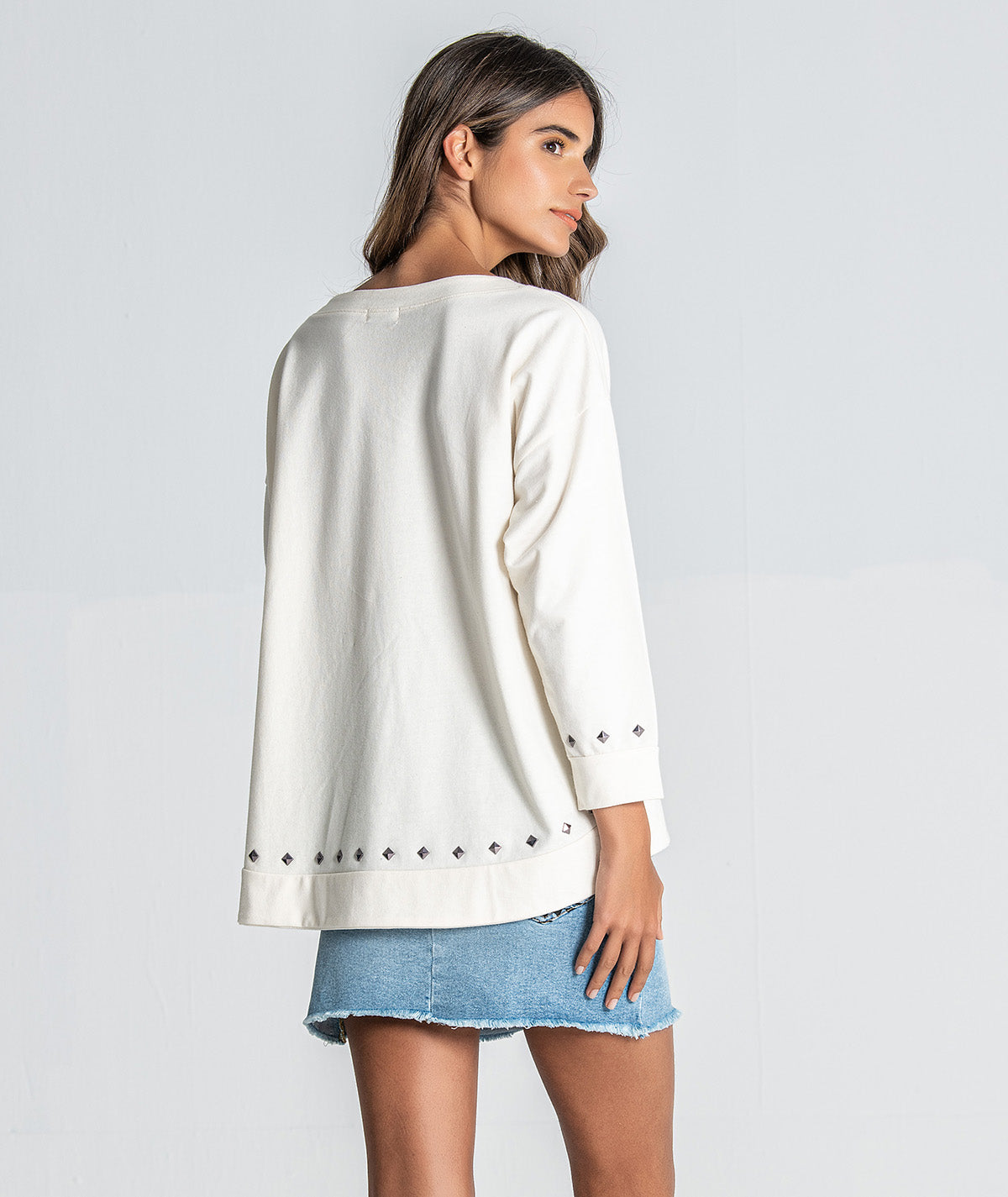 Sweater com bordado étnico F026