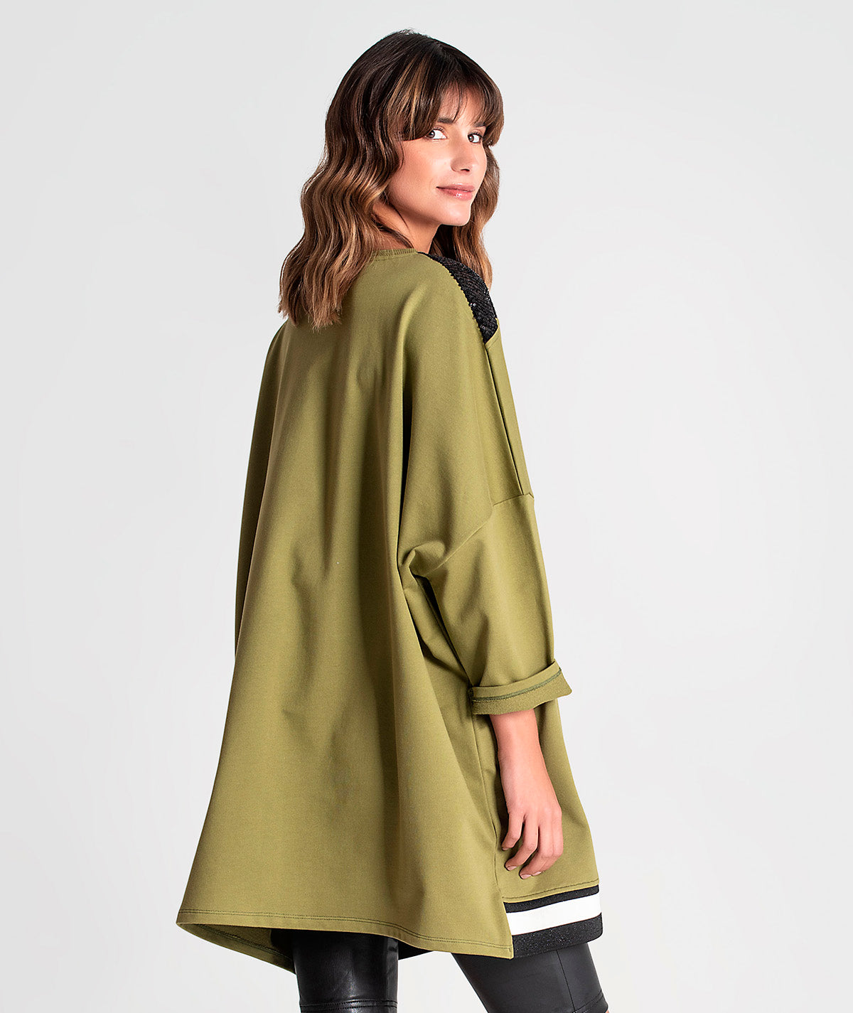 Sweater oversize com lantejoulas F050