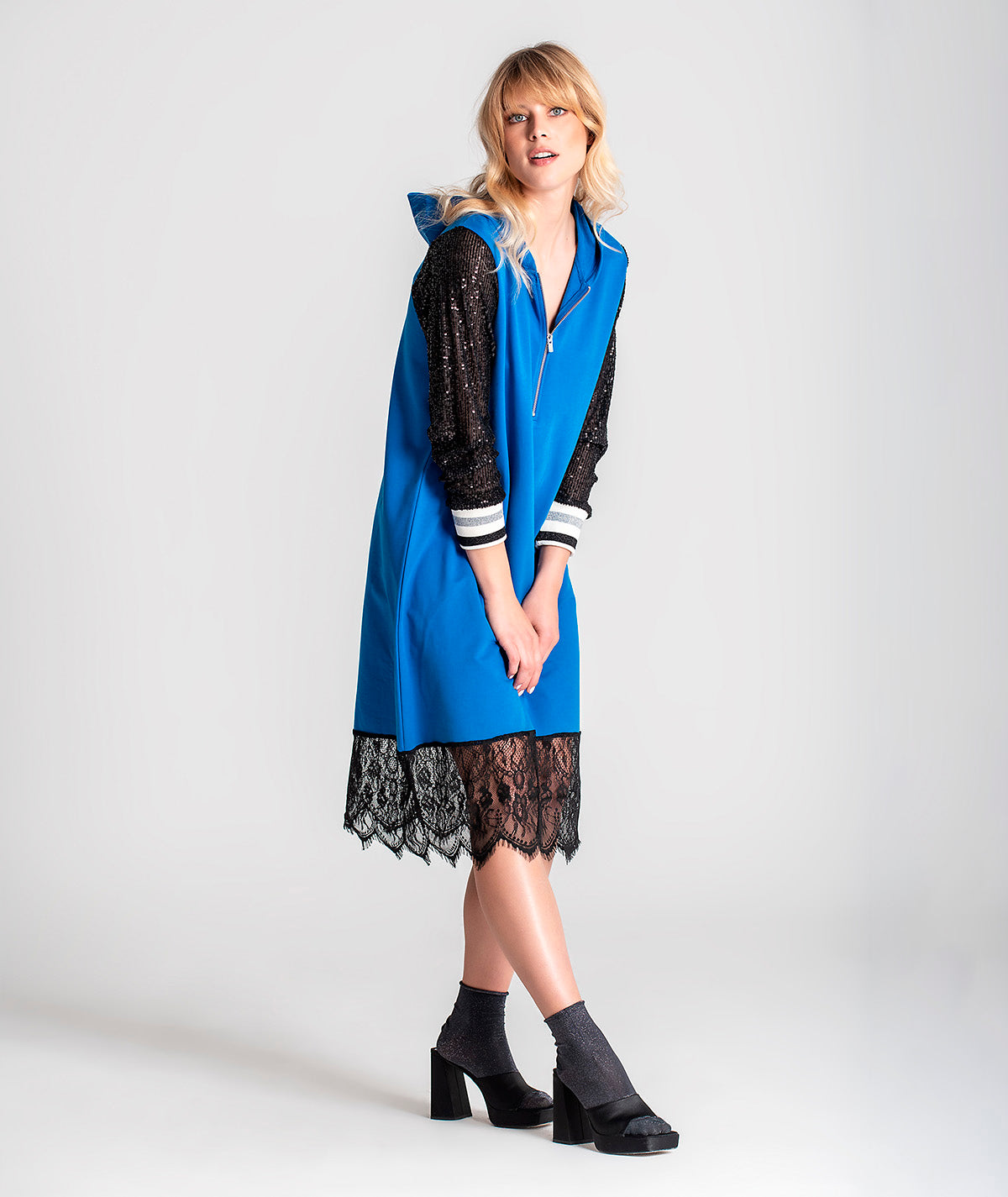 Vestido felpa com renda e lantejoulas F051