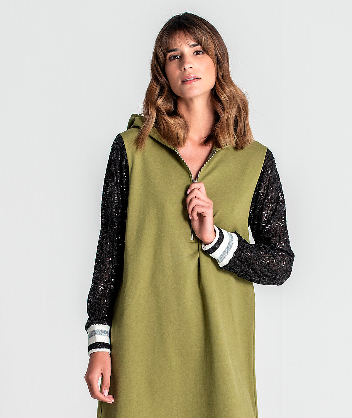Vestido felpa com renda e lantejoulas F051