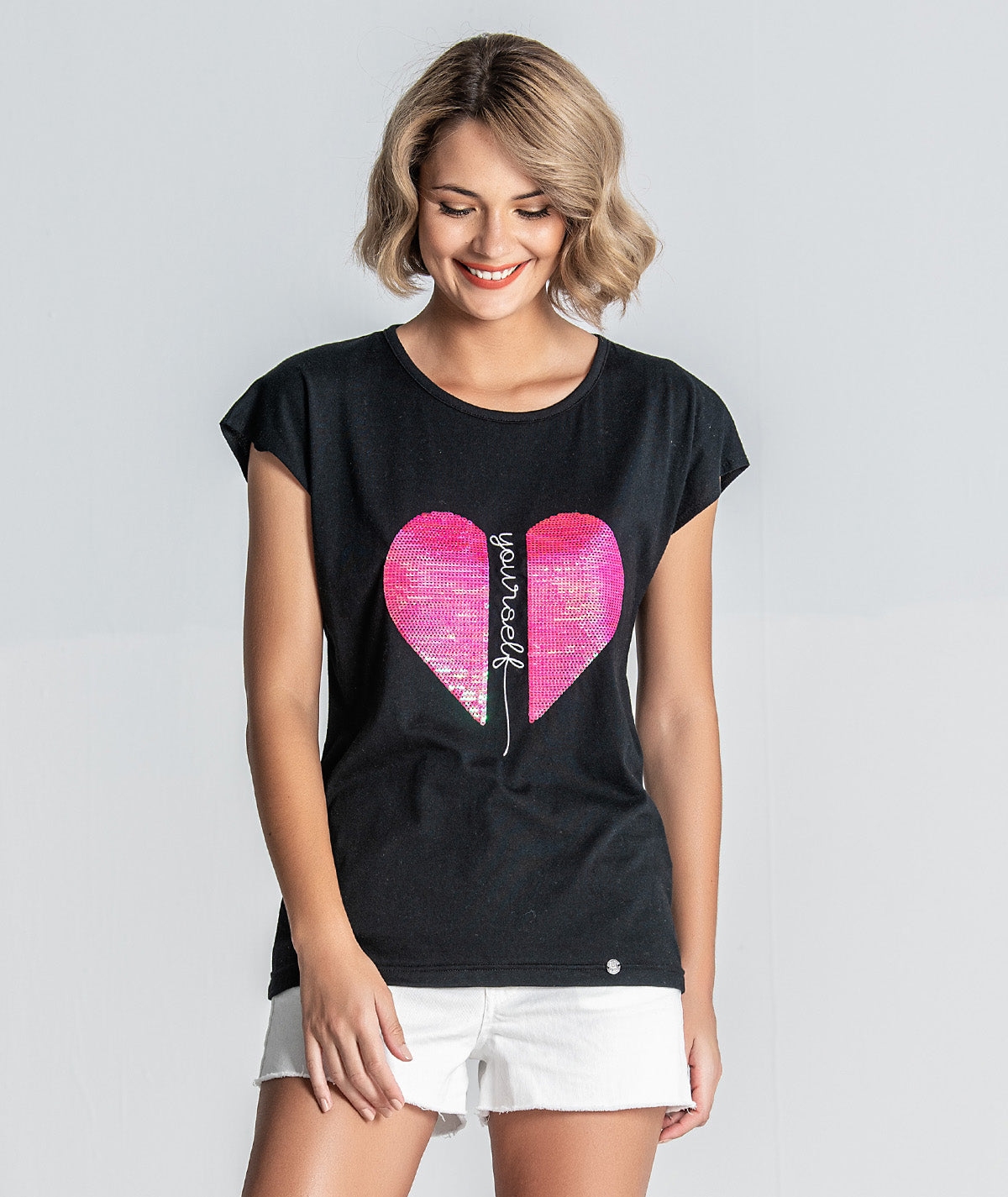T‐shirt com motivo YOURSELF T047