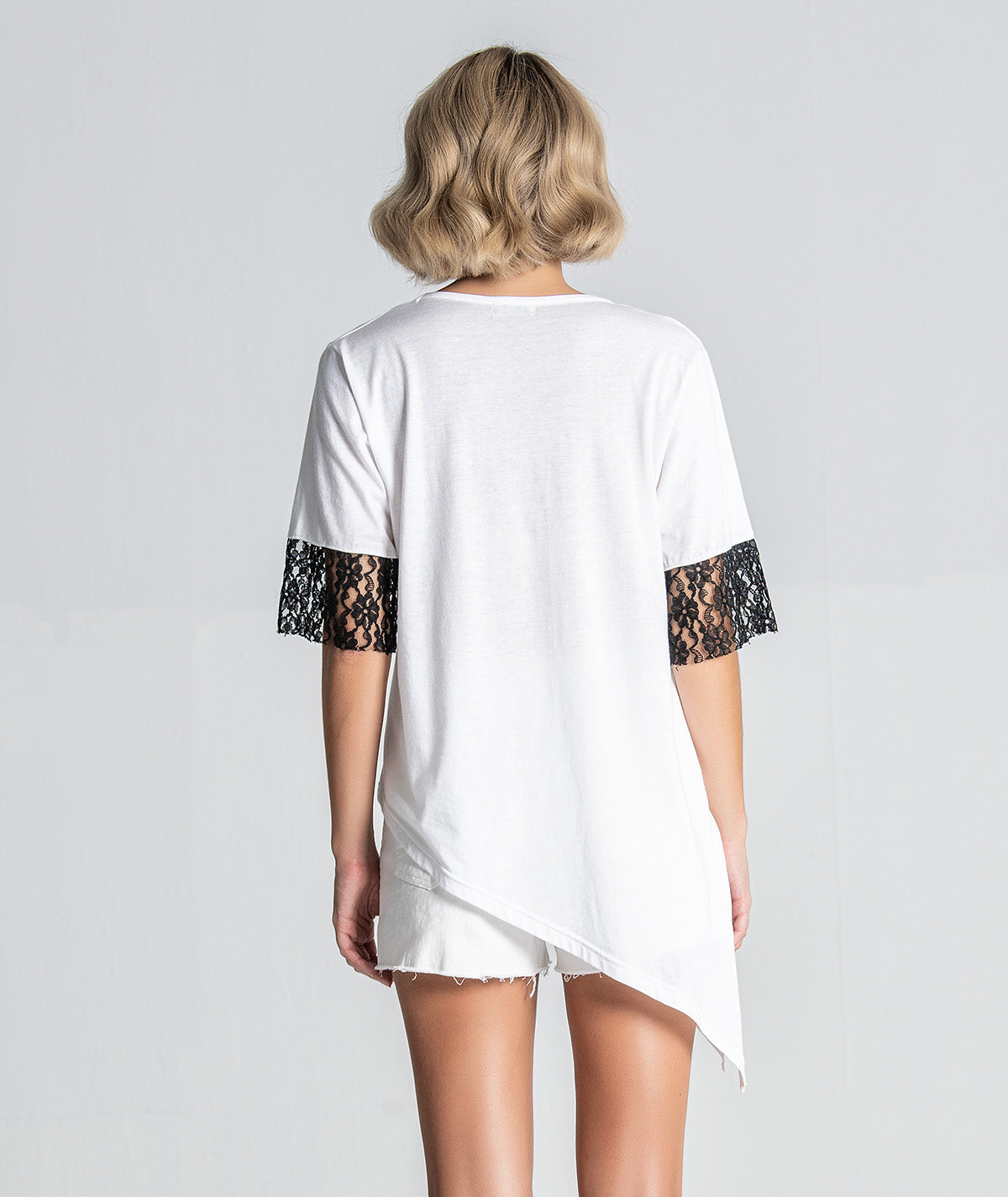T‐shirt assimétrica com estampado T053
