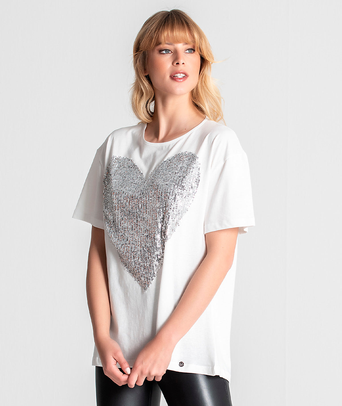 T-shirt com coração em lantejoulas T072