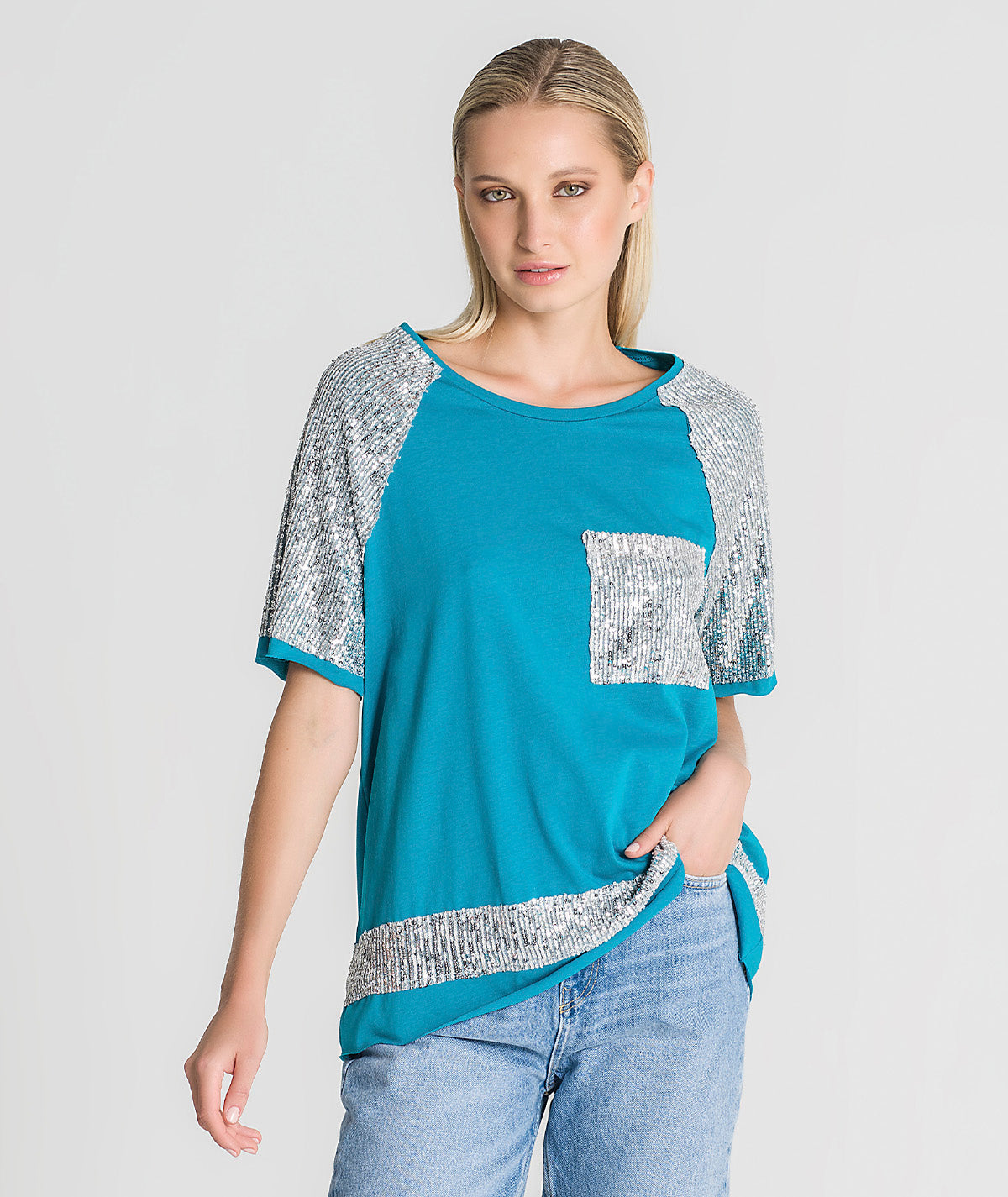 T‐shirt com mangas e detalhes em lantejoulas T075