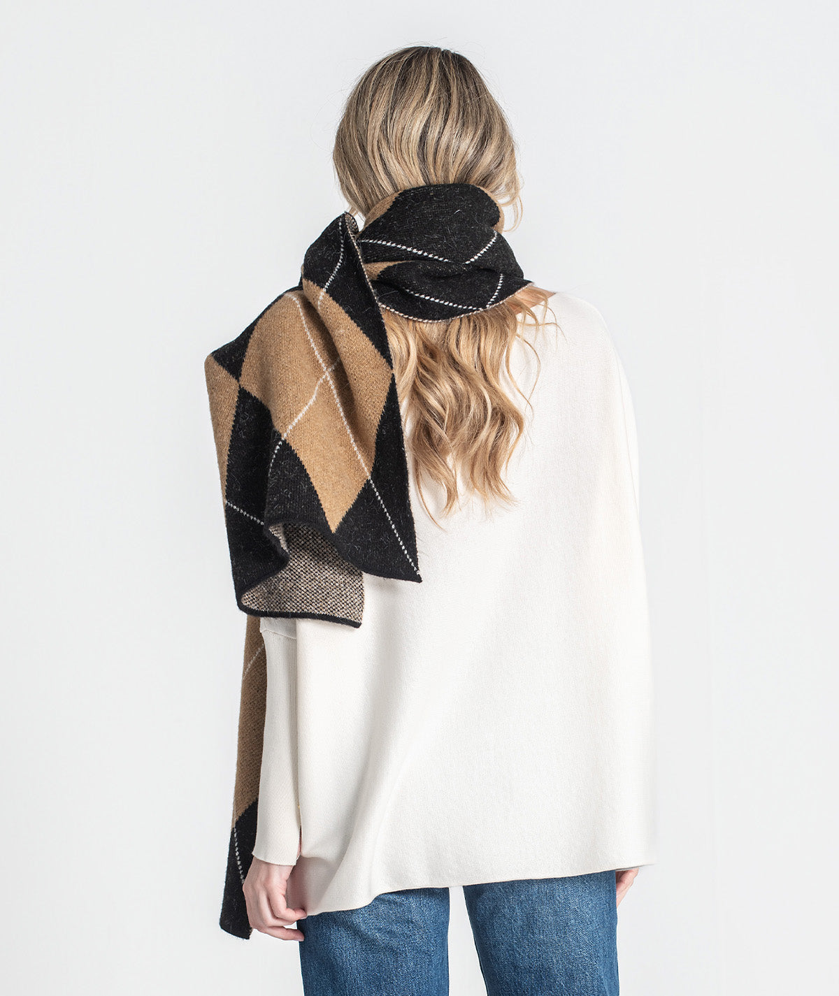 Diamond pattern scarf A059