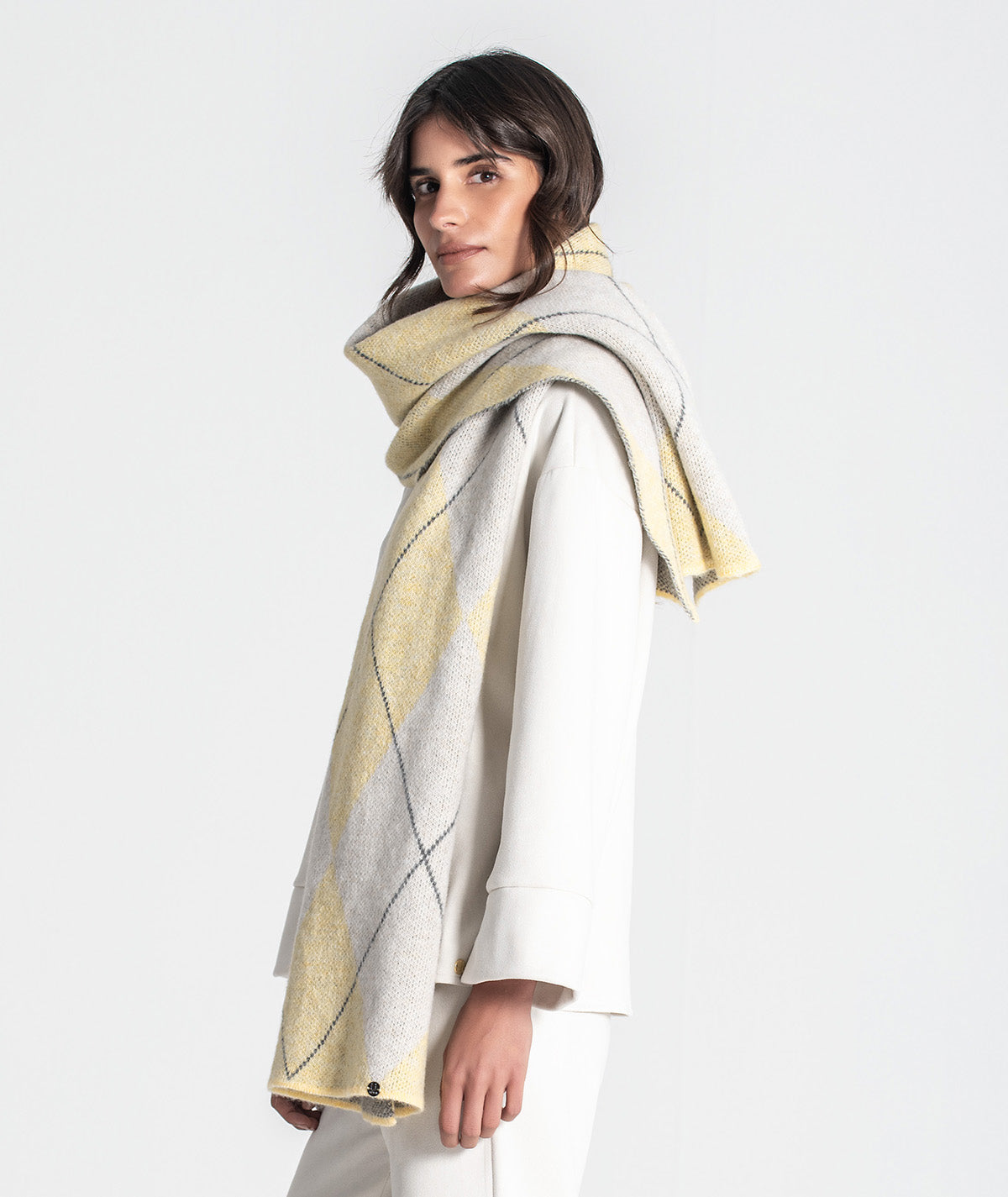 Diamond pattern scarf A059