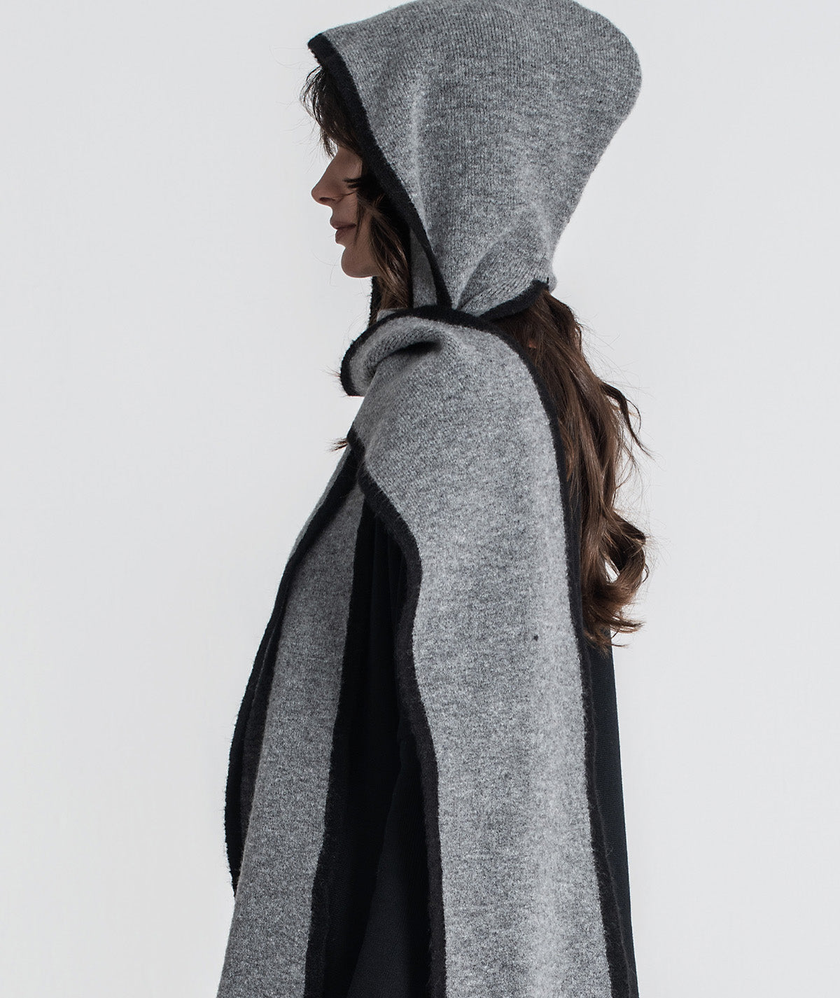 Scarf with contrasting patterns A061