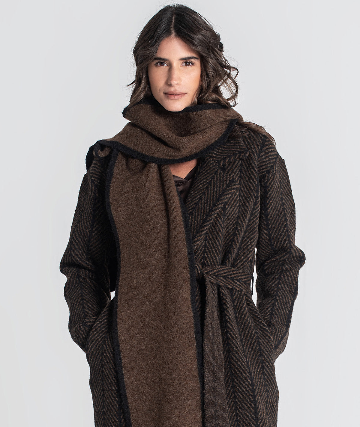 Scarf with contrasting patterns A061