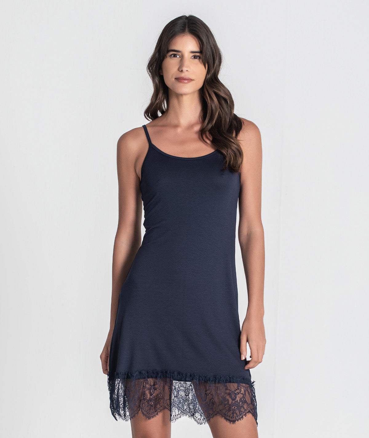 Vestido básico alças com renda B017