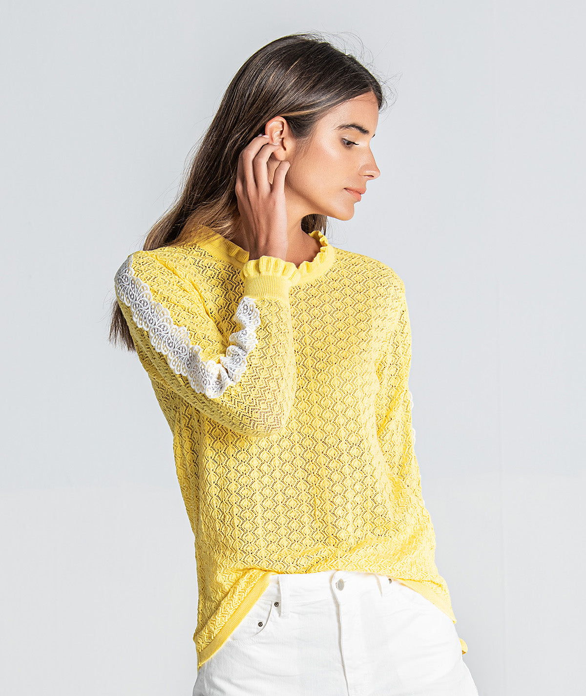 Camisola com aplicação de renda nas
mangas 1910