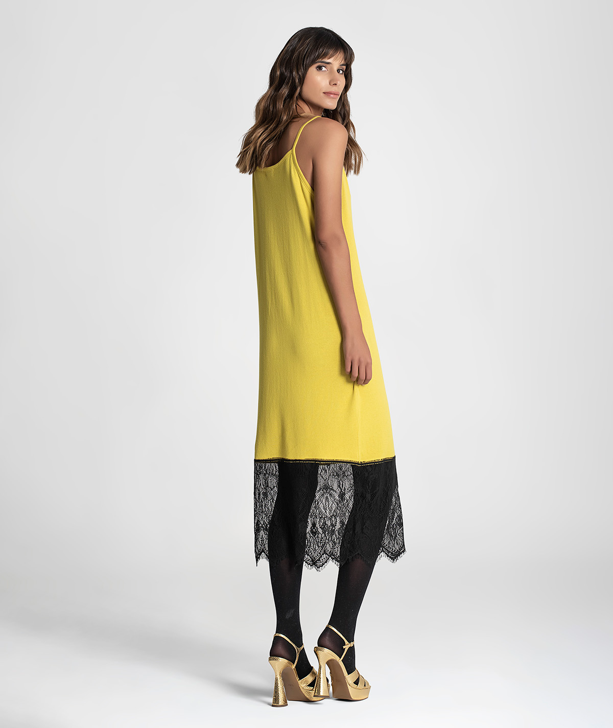 Vestido básico com renda no fundo 3106