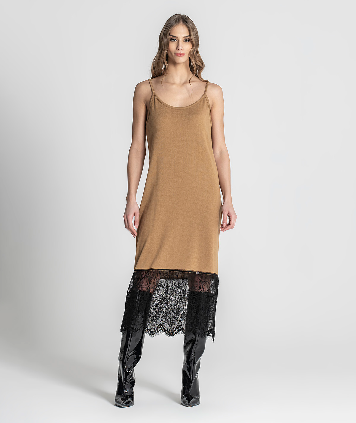 Vestido básico com renda no fundo 3106