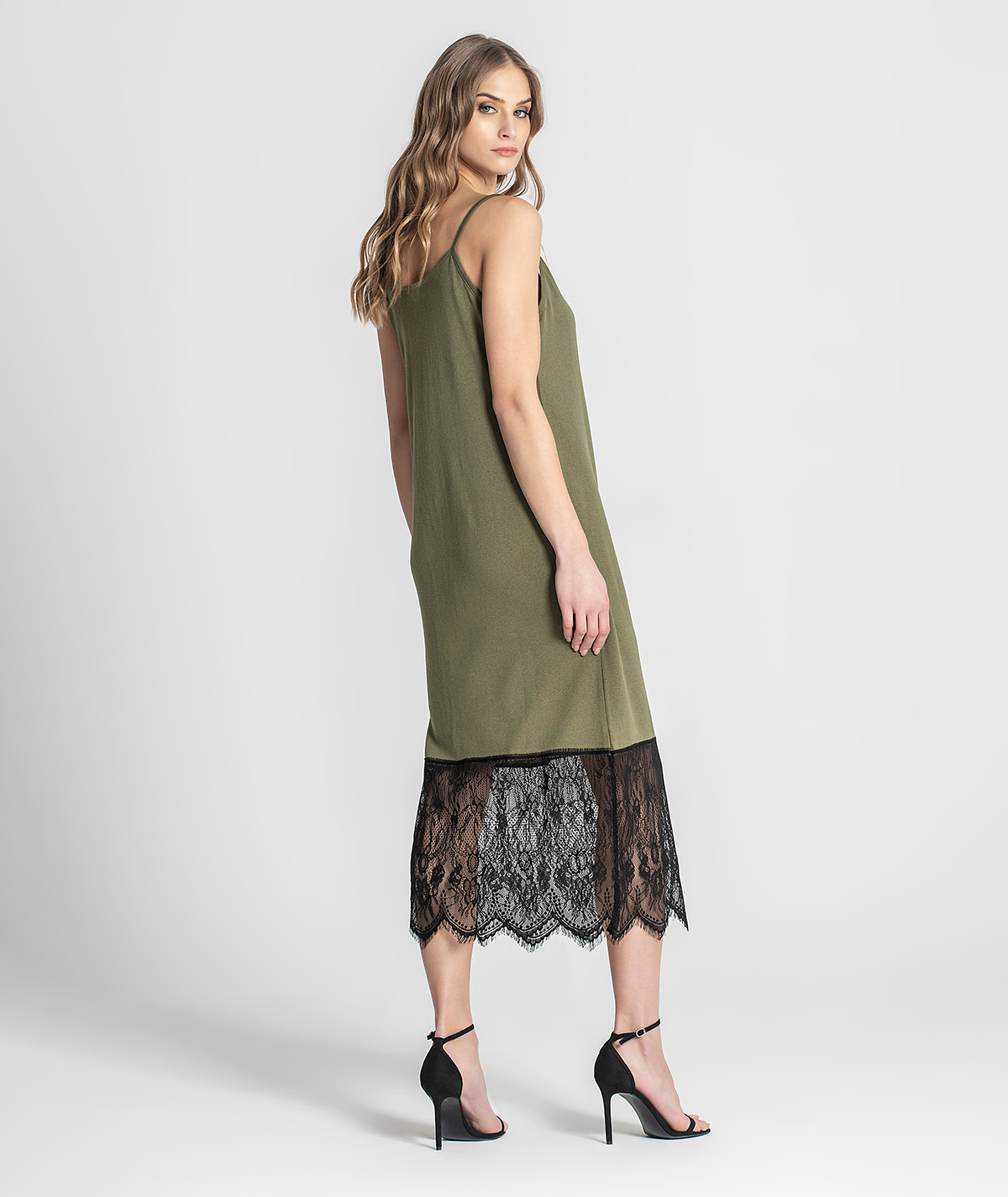 Vestido básico com renda no fundo 3106