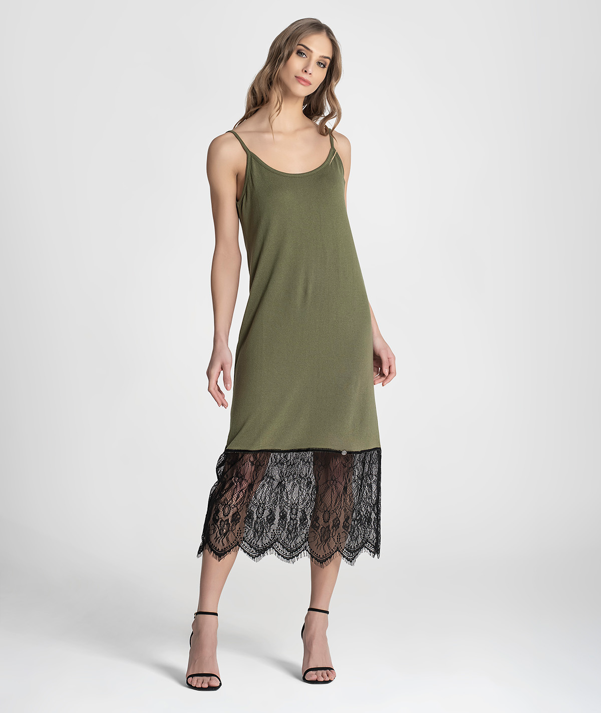 Vestido básico com renda no fundo 3106