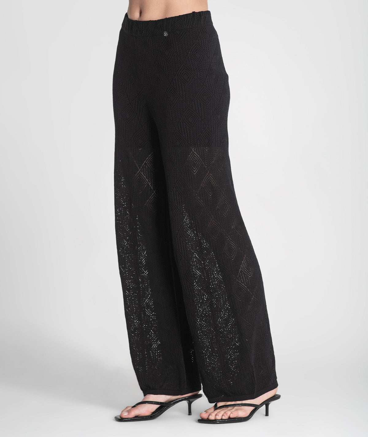 Calças perfuradas 3388