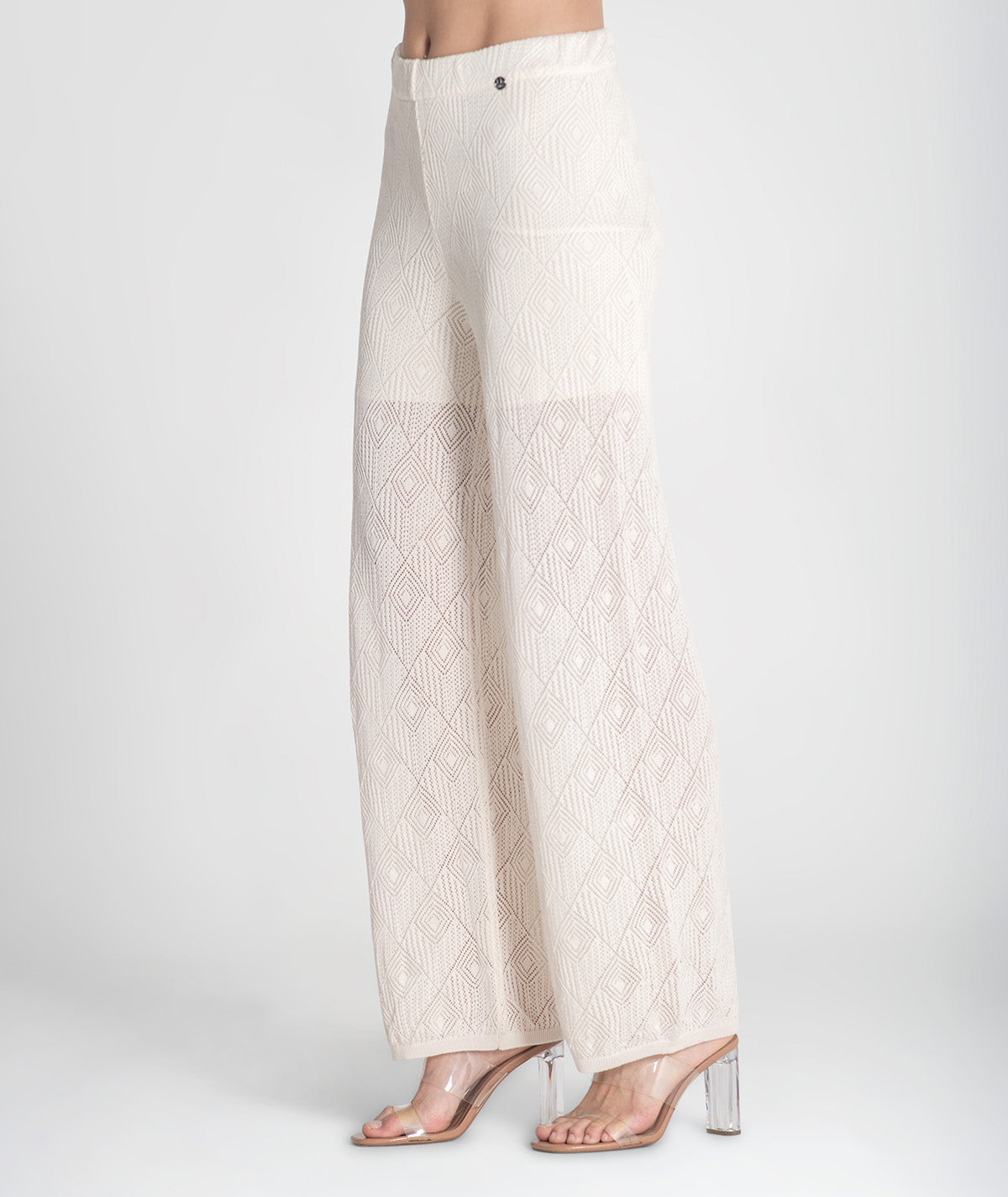 Calças perfuradas 3388