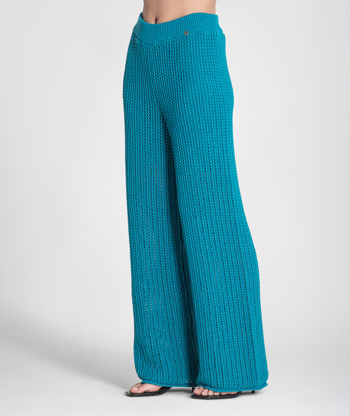 Calças perfuradas 3394