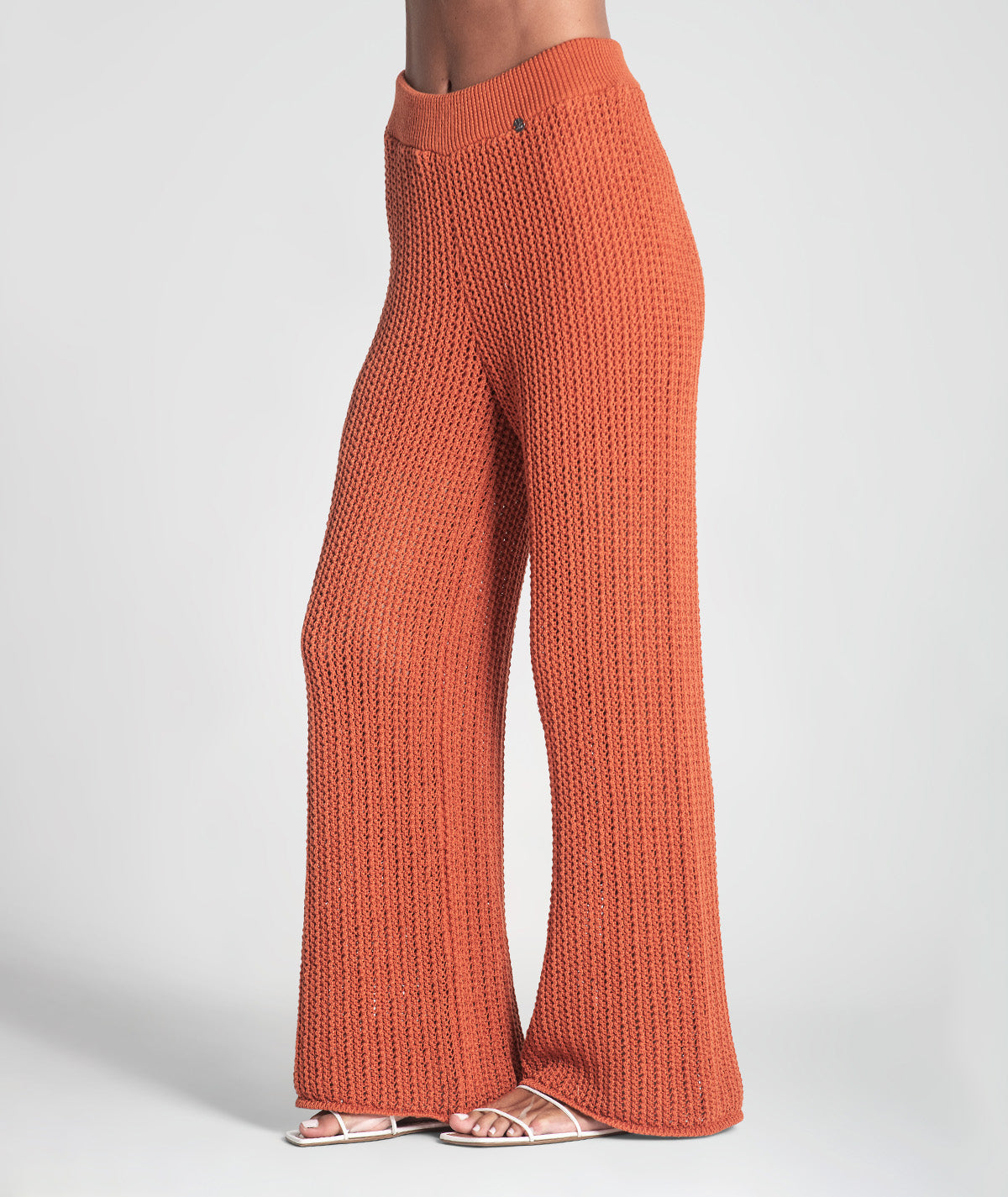 Calças perfuradas 3394