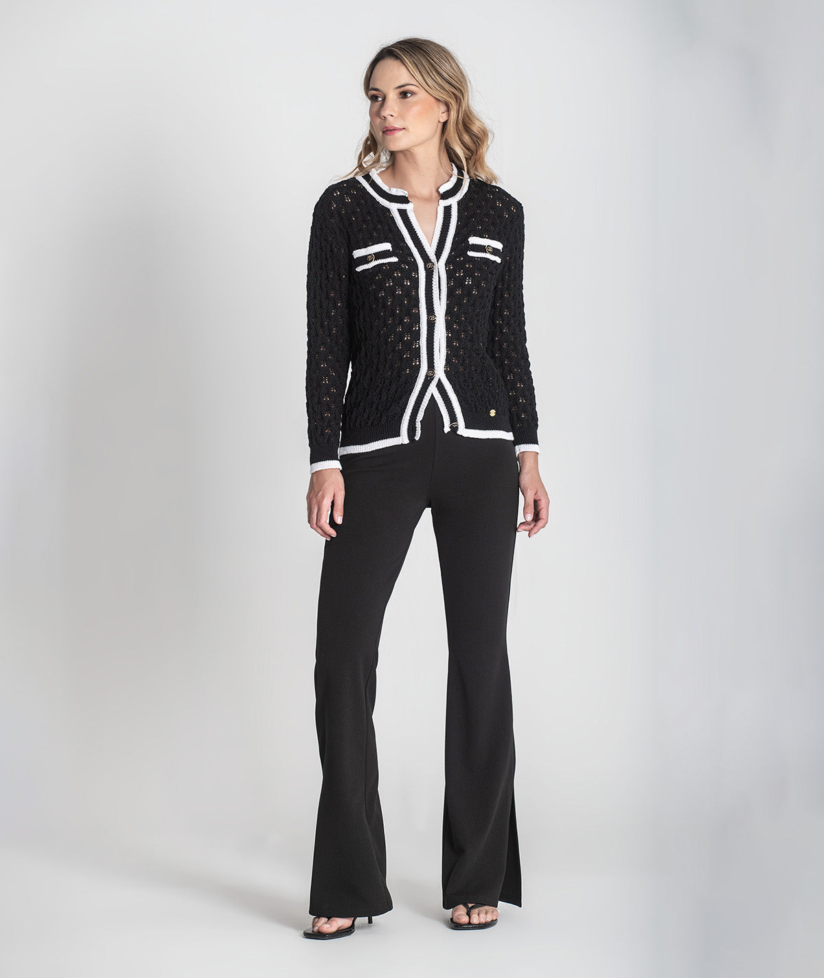 Casaco perfurado com botões dourados 3401