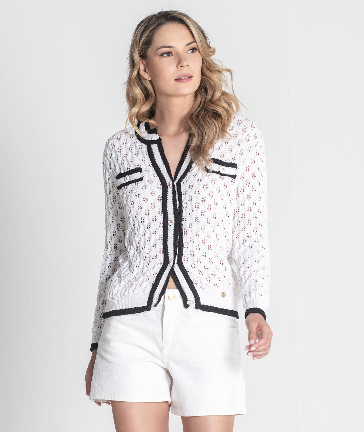 Casaco perfurado com botões dourados 3401