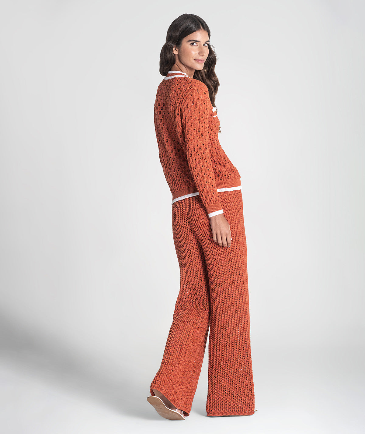 Casaco perfurado com botões dourados 3401