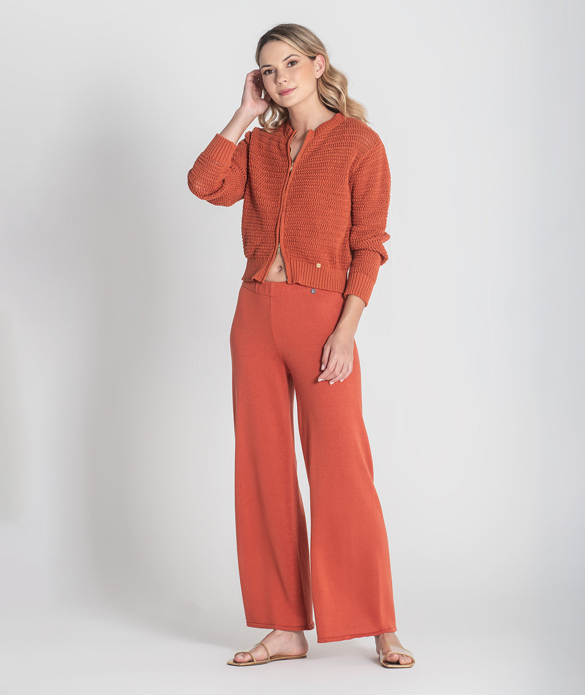 Casaco perfurado com fecho 3415