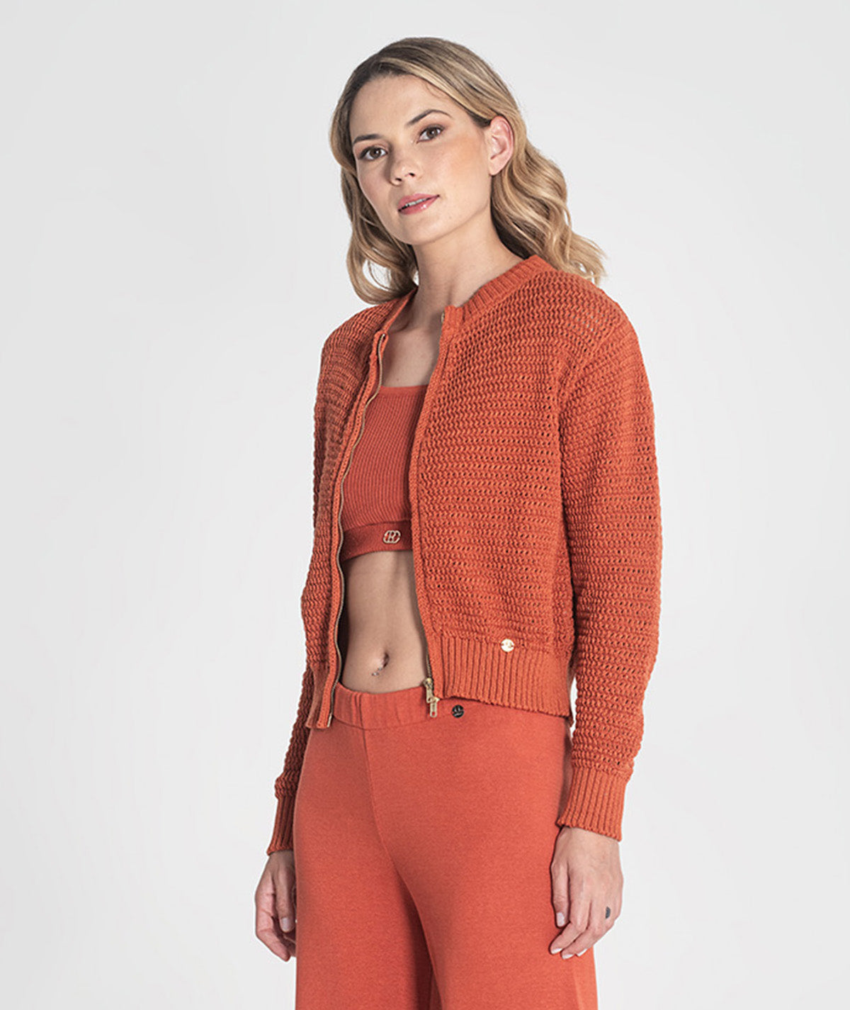 Casaco perfurado com fecho 3415