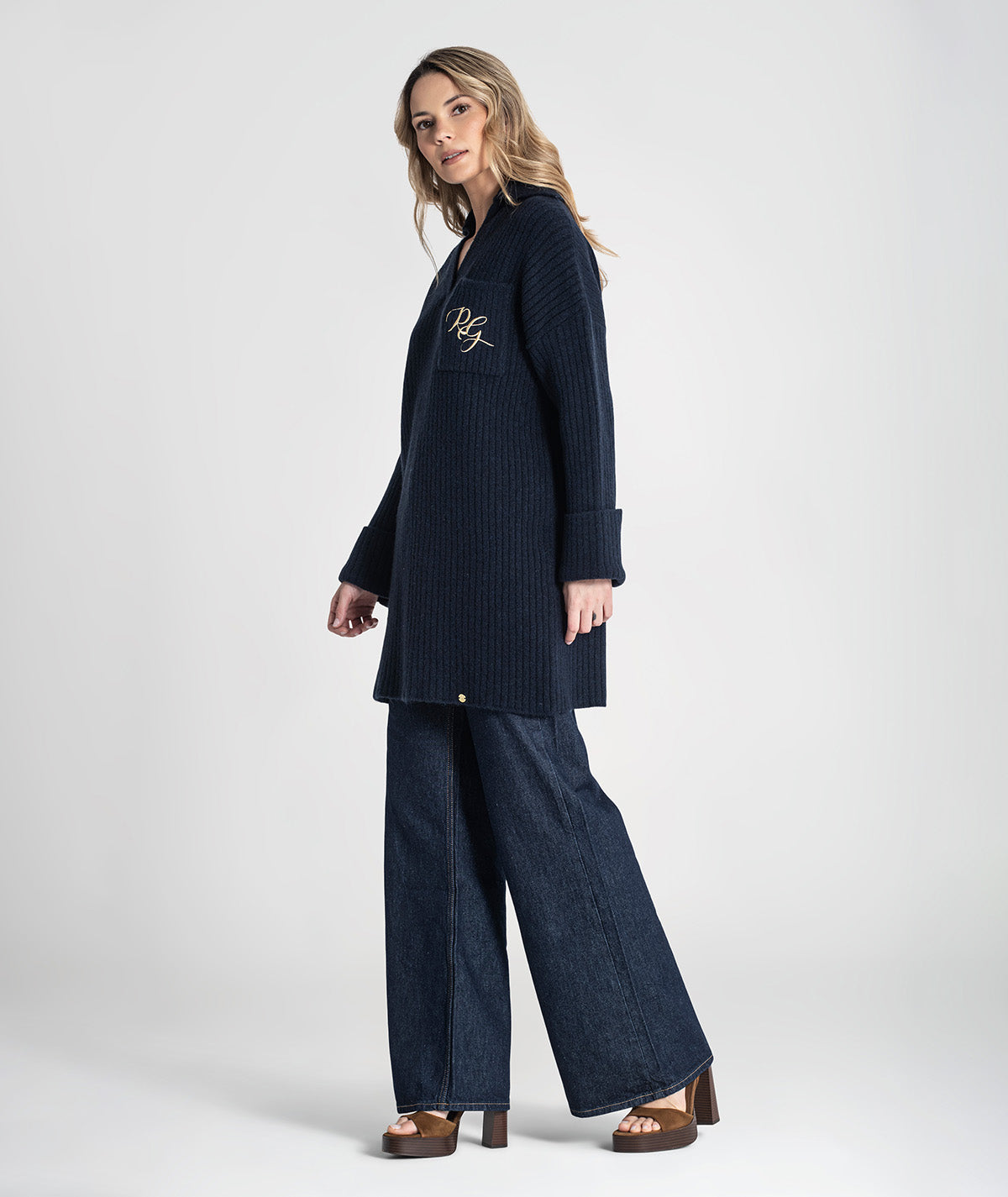 Vestido com bordado no bolso 3462