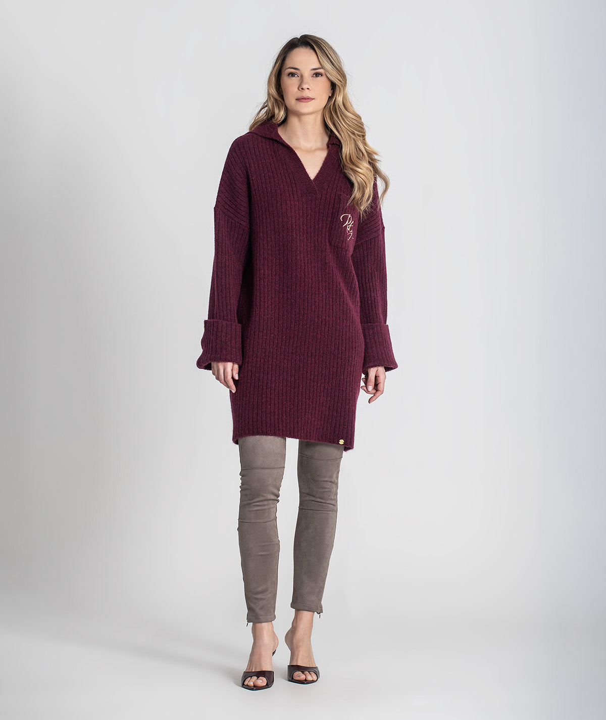 Vestido com bordado no bolso 3462