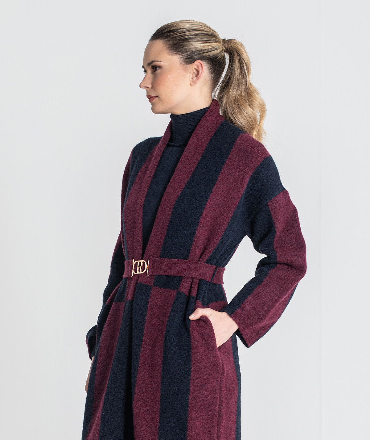 Casaco bicolor com cinto 3468