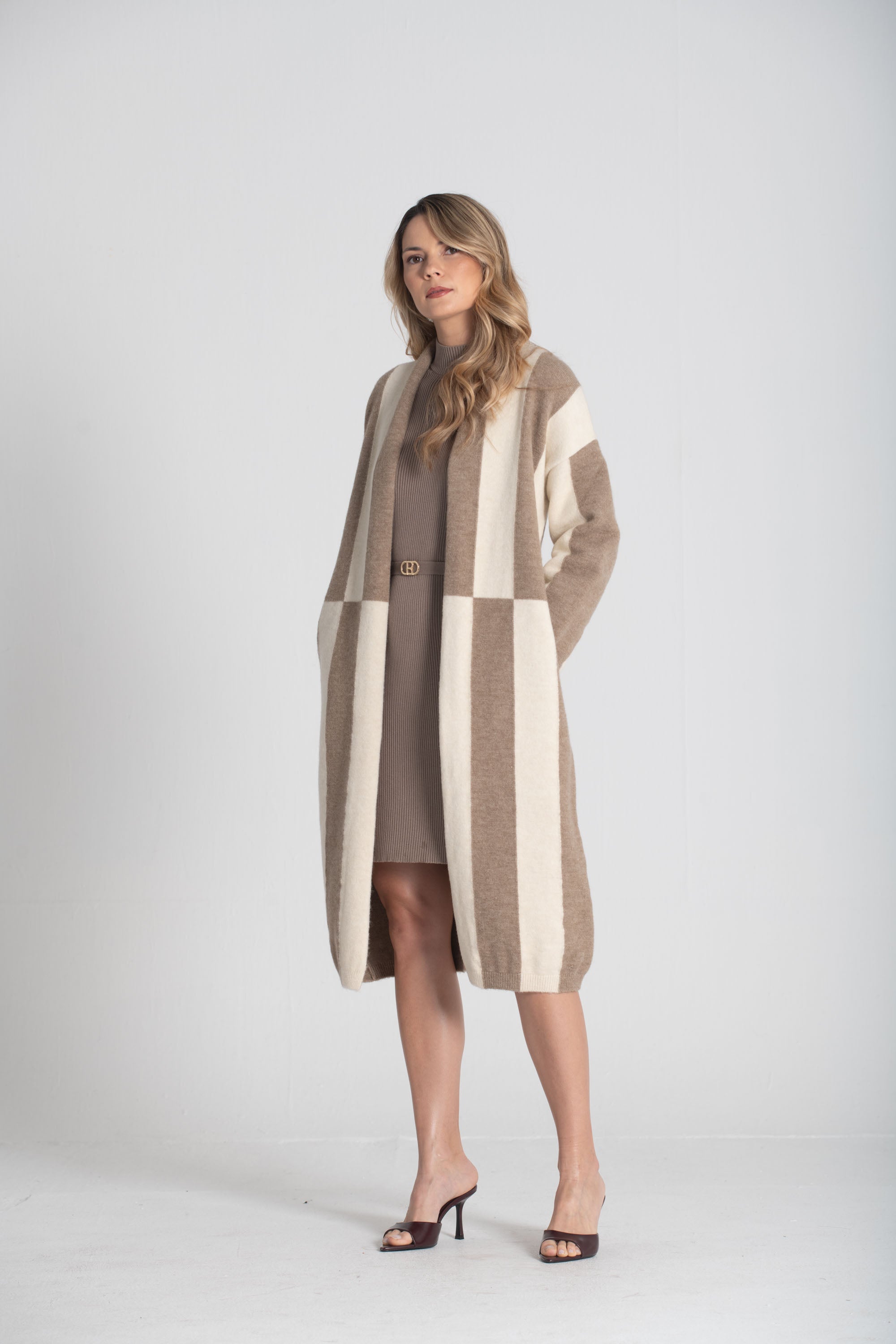 Casaco bicolor com cinto 3468