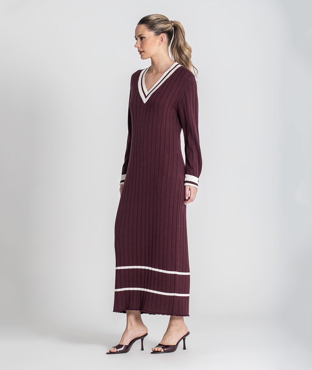 Vestido canelado com contraste no decote 3472