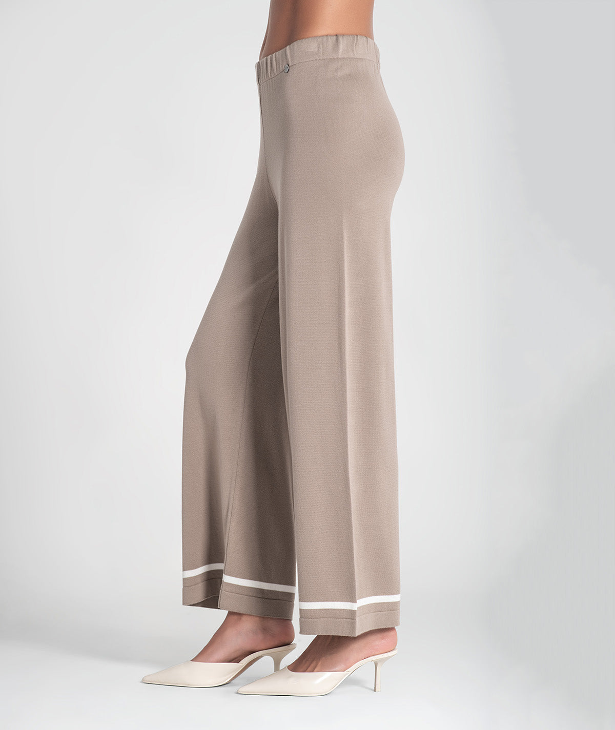 Calças com riscas no fundo 3474