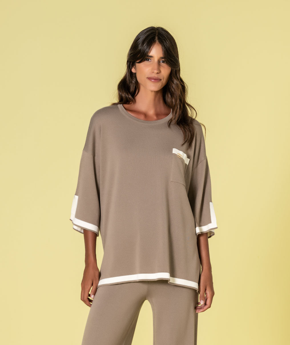 Camisola com contrastes e bolso 3482