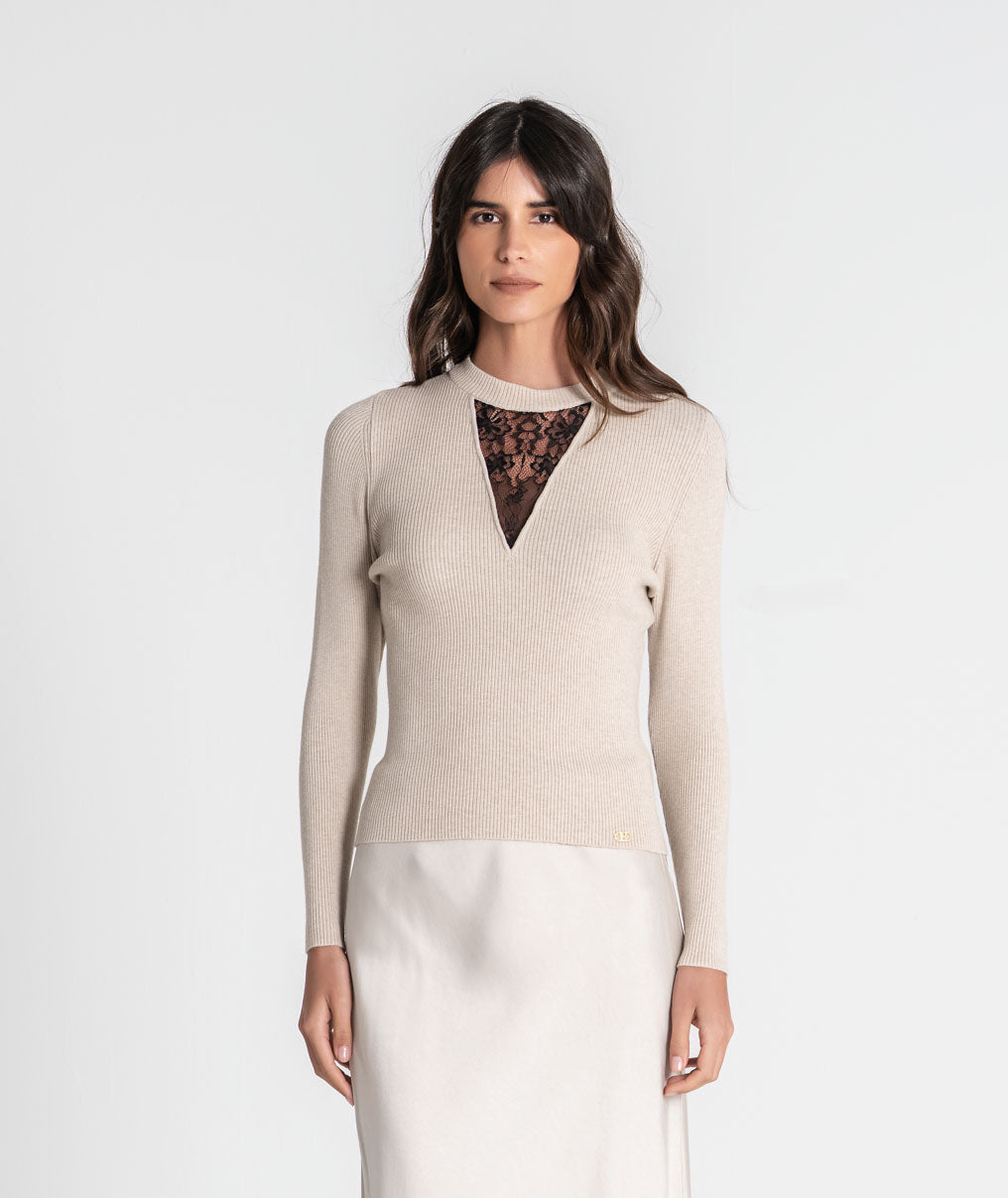 Top with lace on the neckline 3587