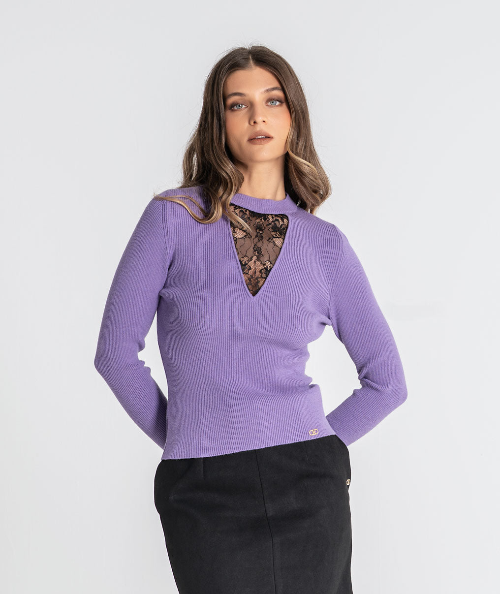 Top with lace on the neckline 3587