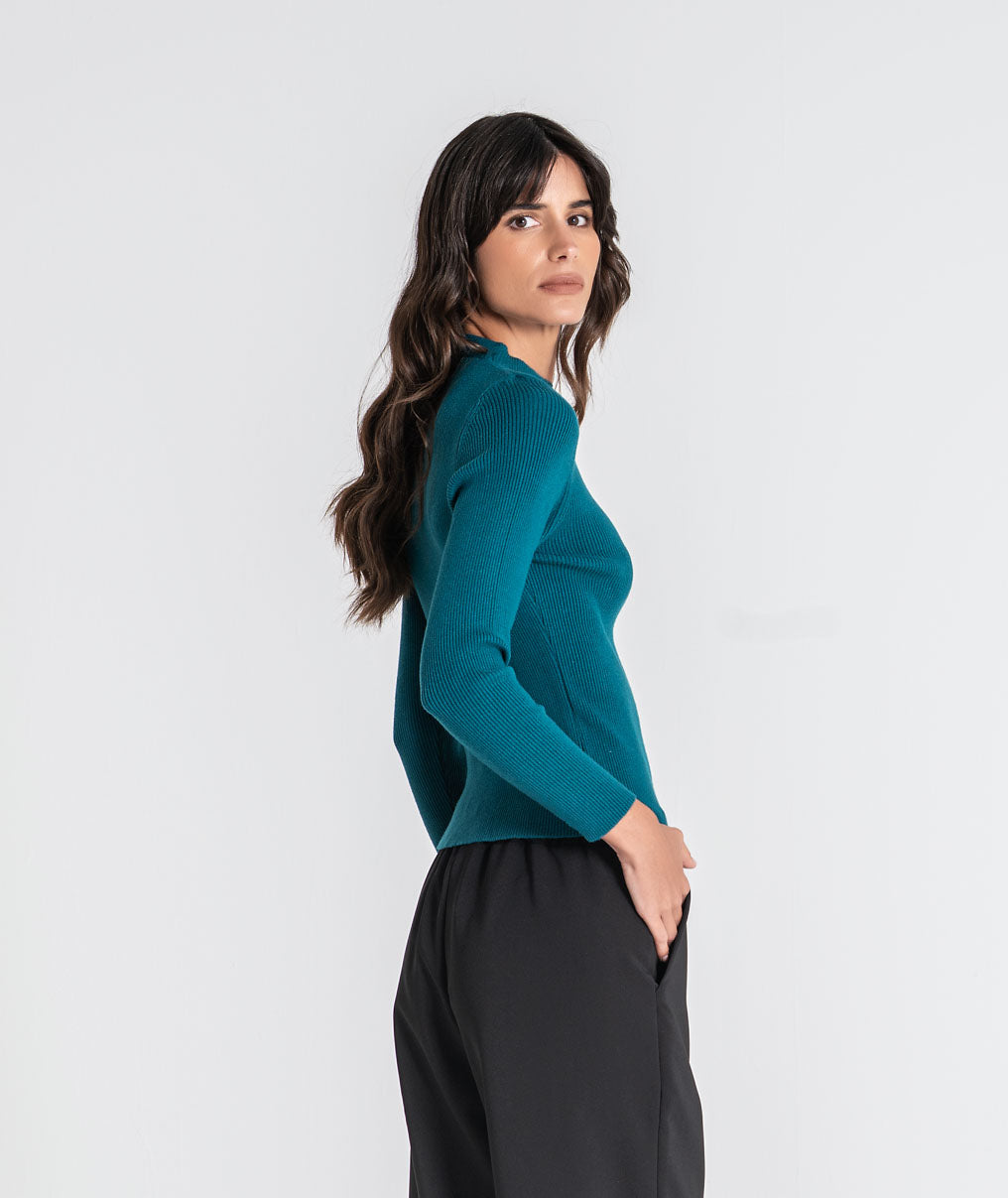 Top with lace on the neckline 3587