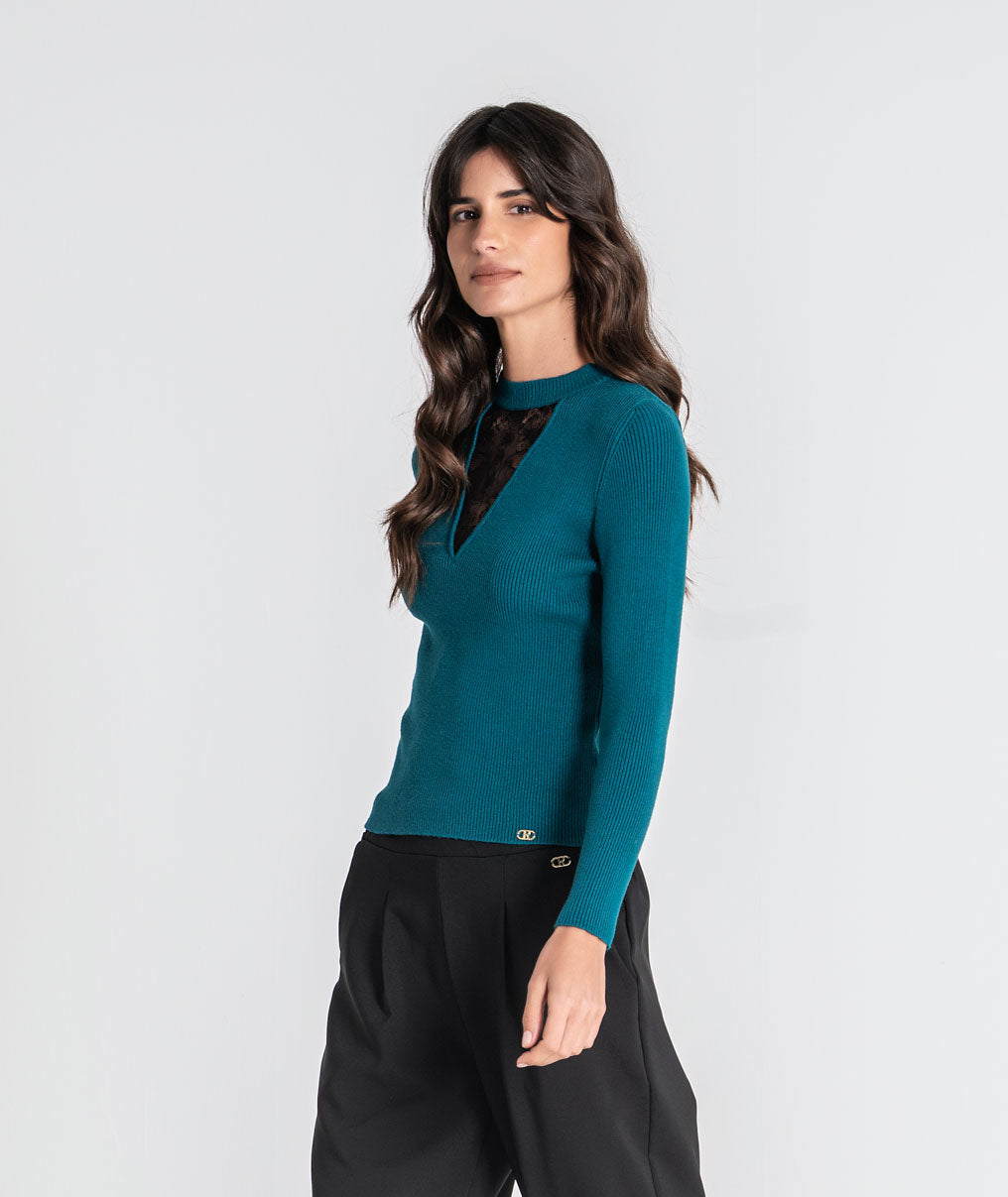 Top with lace on the neckline 3587