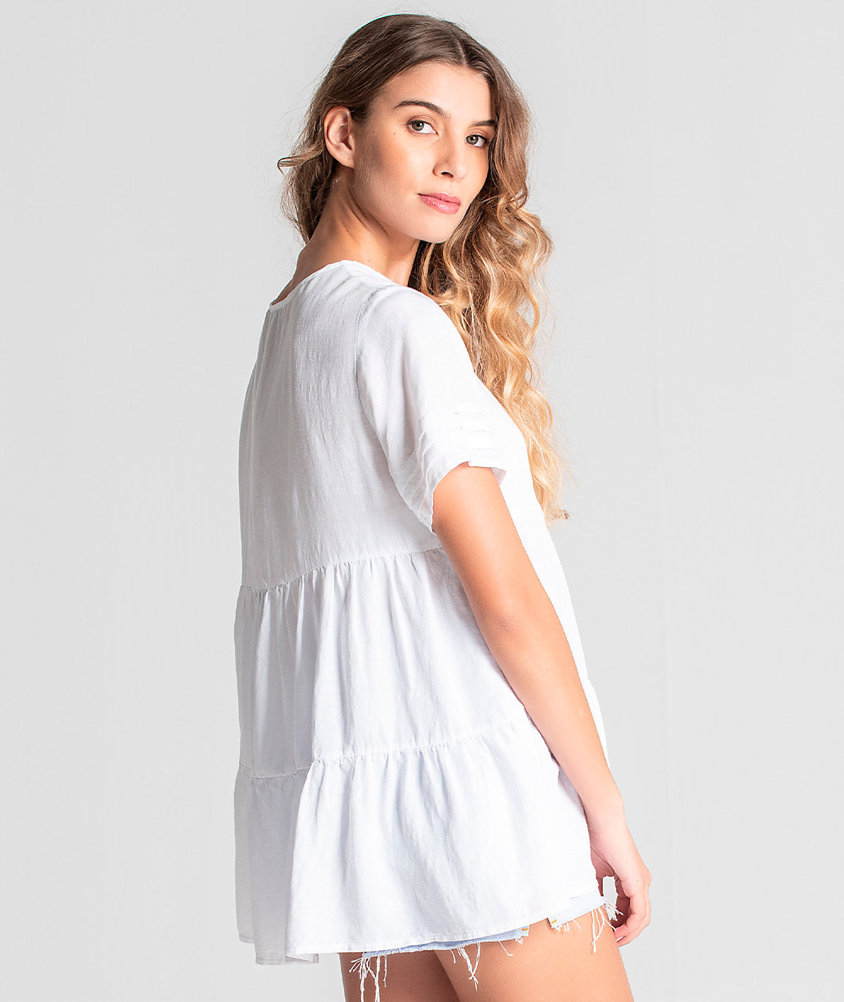 Blusa com detalhes no decote e mangas 6046