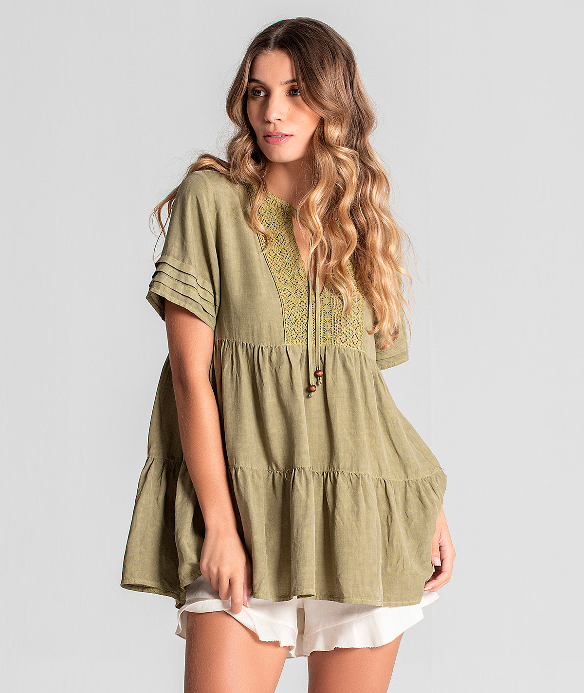 Blusa com detalhes no decote e mangas 6046