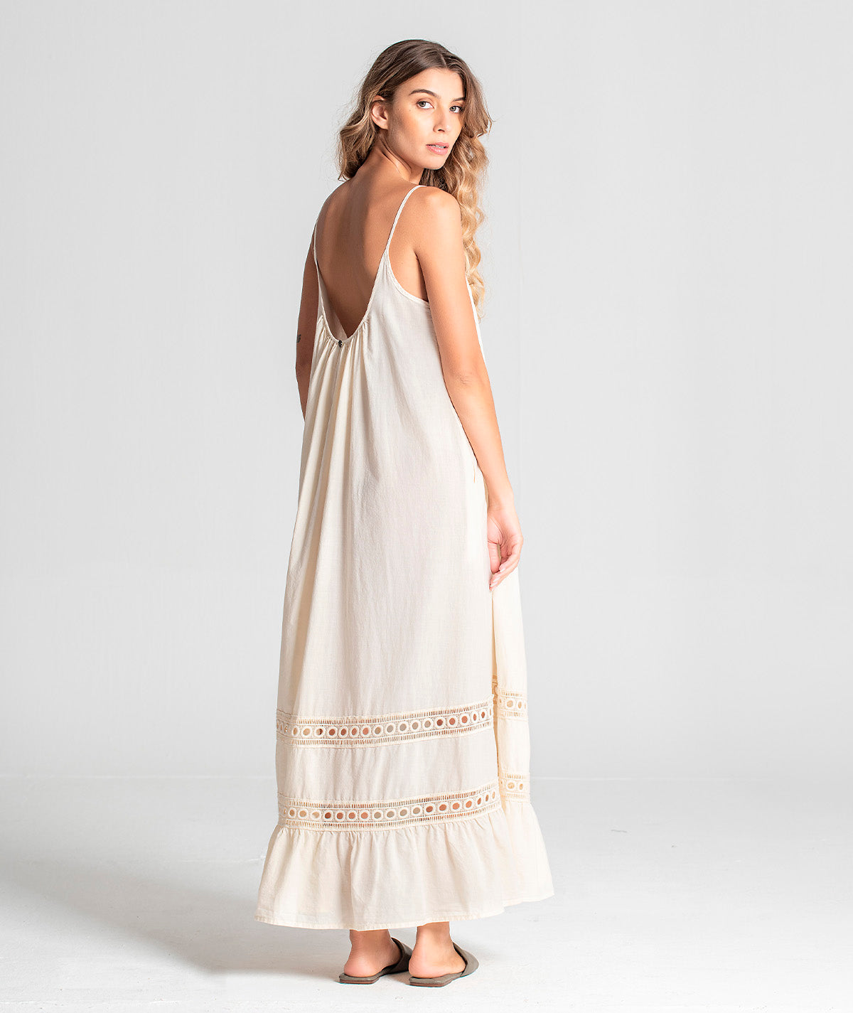 Vestido de alças com detalhe no fundo 6050