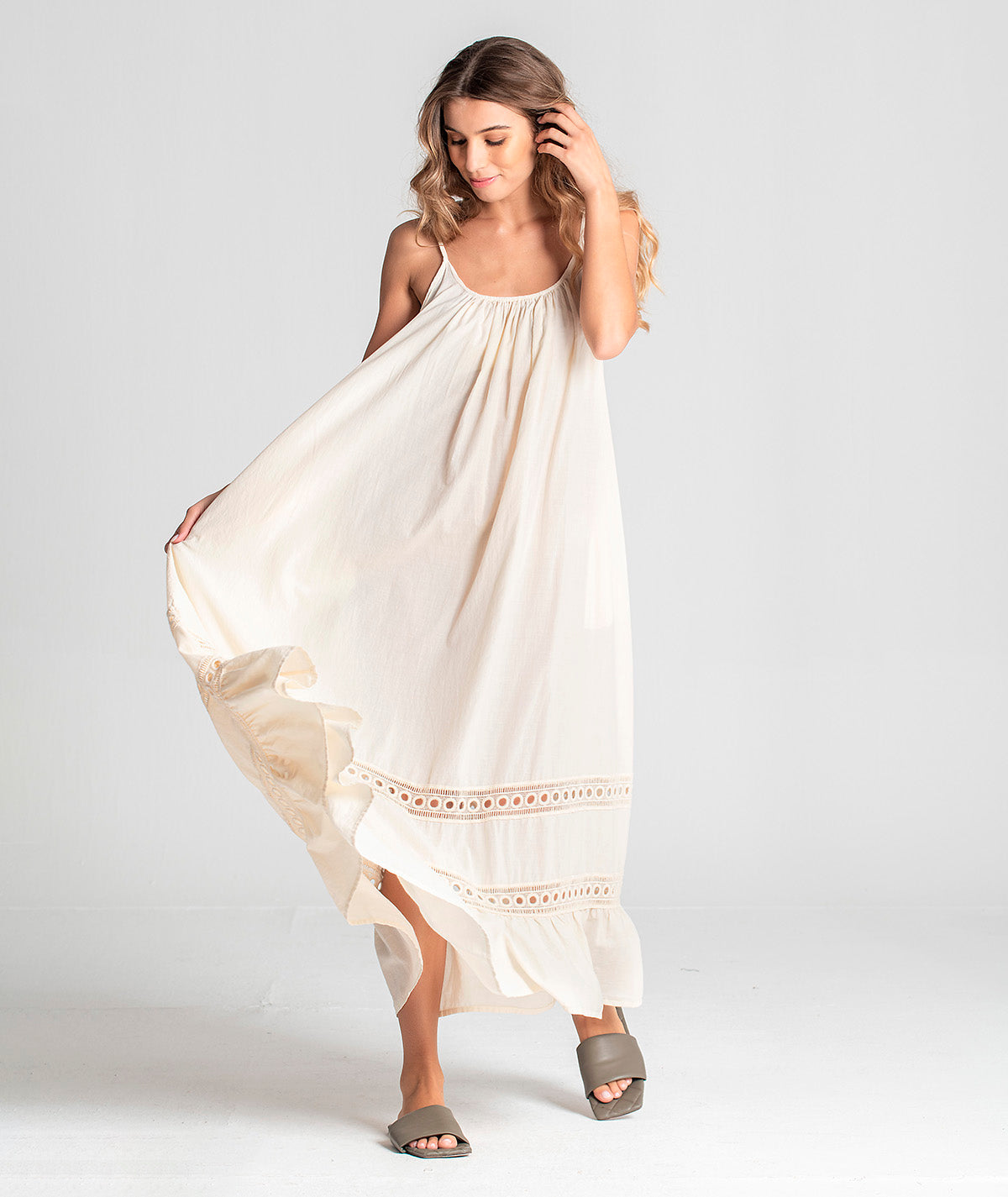 Vestido de alças com detalhe no fundo 6050
