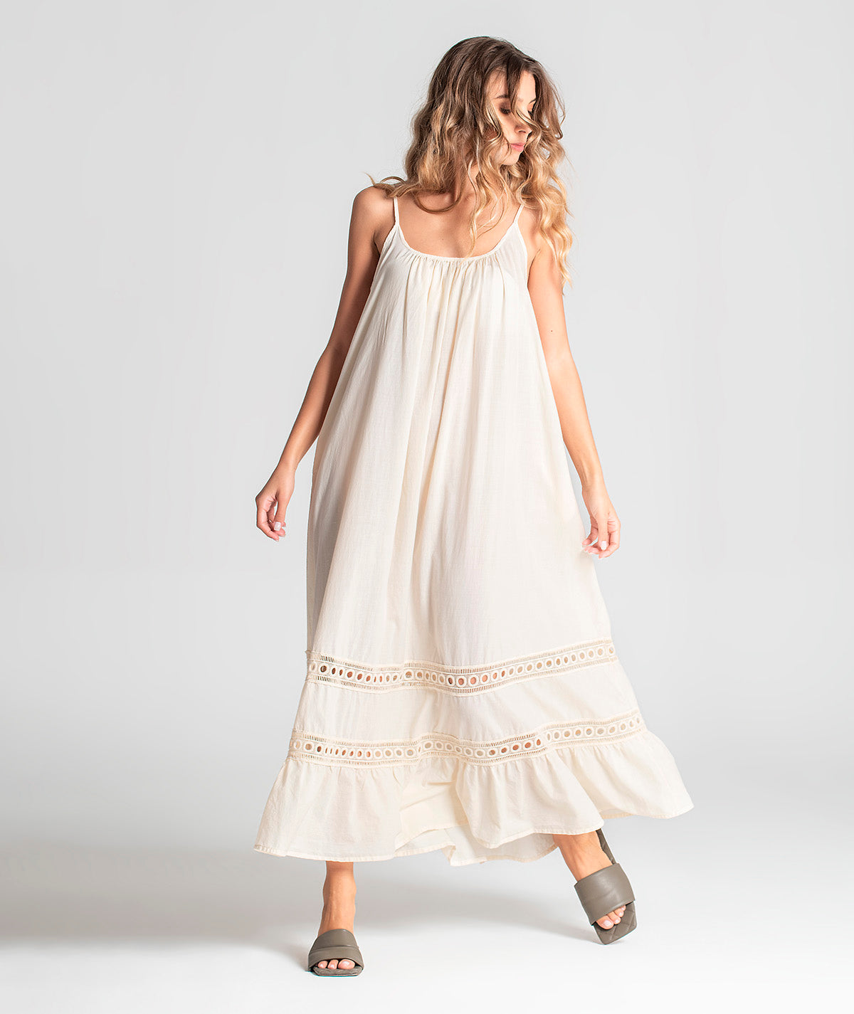 Vestido de alças com detalhe no fundo 6050