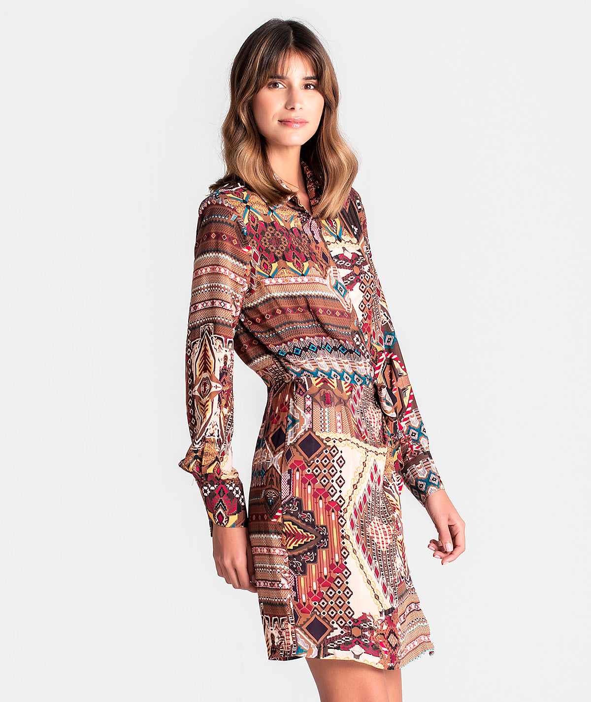 Vestido com ombreiras e padrão 6112