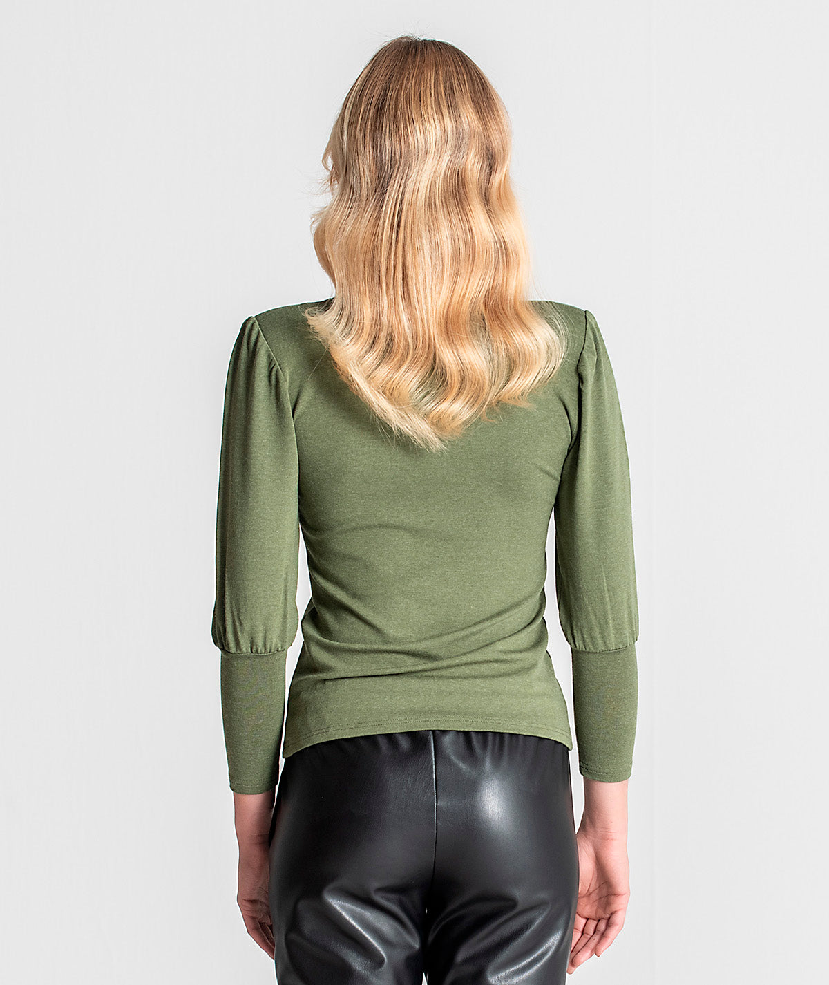 Camisola com enchumaços nos ombros 6134