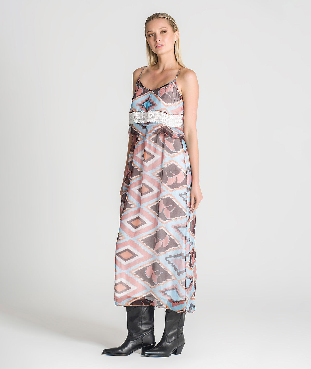 Vestido com padrão étnico e detalhe em renda 6167