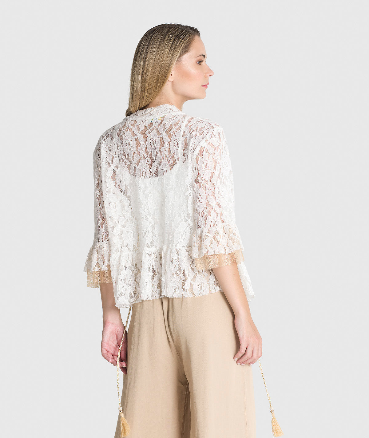 Blusa em renda com folhos nas mangas 6174