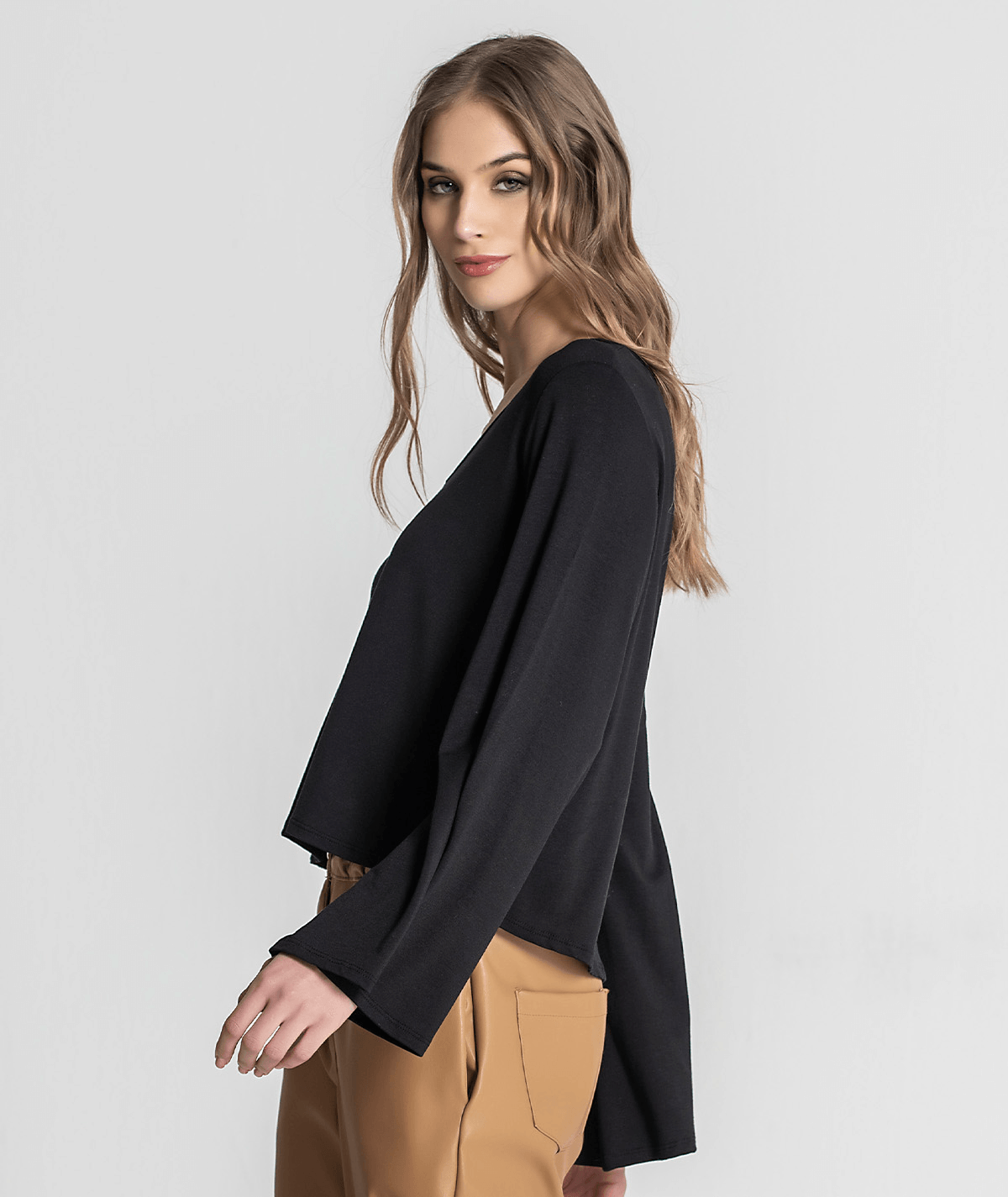 Camisola decote em V com mangas sino 6215