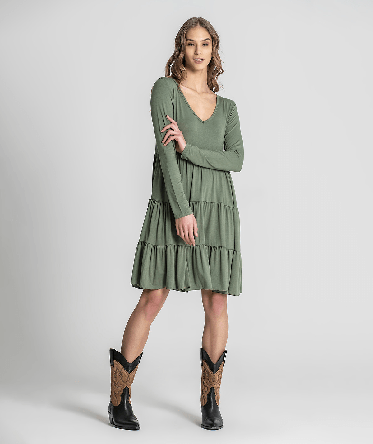 Vestido decote em v com folhos 6217
